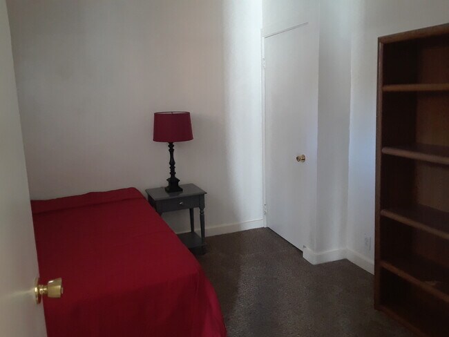 2nd bedroom Twin size bed - 131 McClelland St
