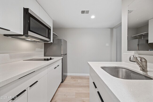 Building Photo - 3025 N 32nd St