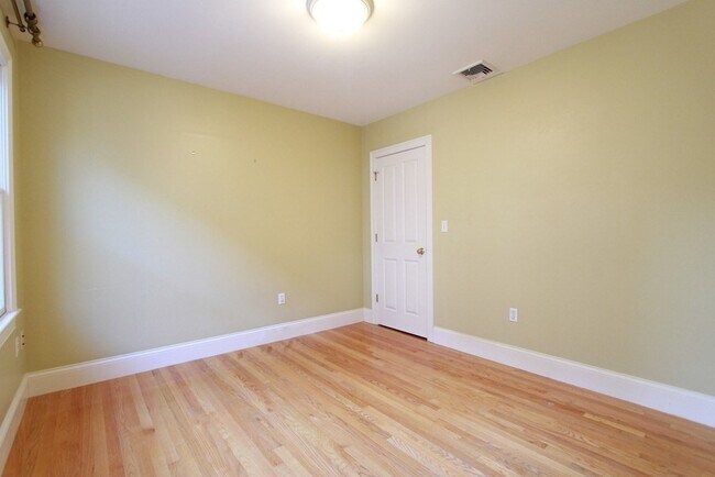 Building Photo - 49 Wyman St