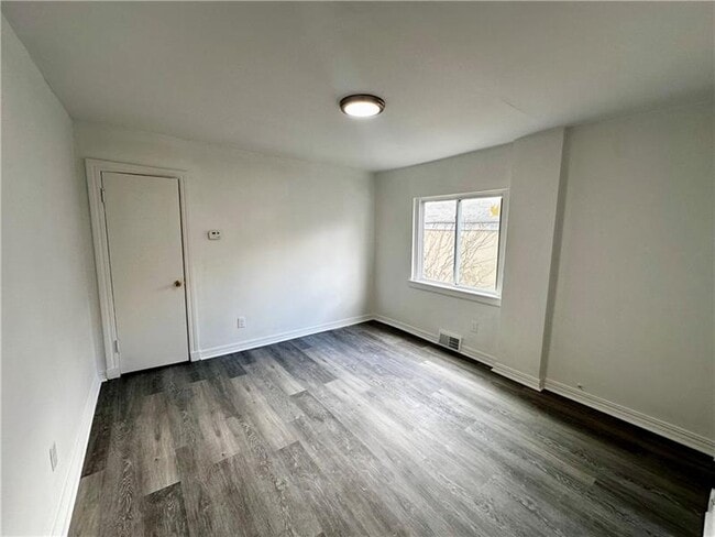 Building Photo - 1410 Fallowfield Ave