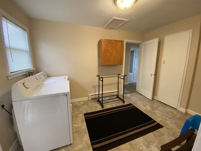 Building Photo - 2404 S Eunice St