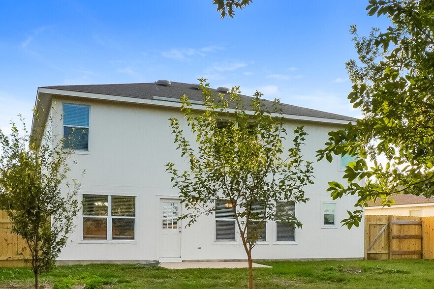 Building Photo - 208 Rinehardt St