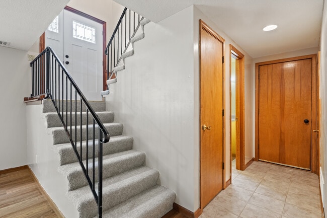 Building Photo - 1305 Jake Ln