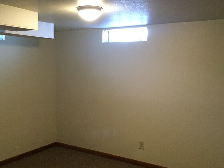 Building Photo - 521 6th Avenue Northeast