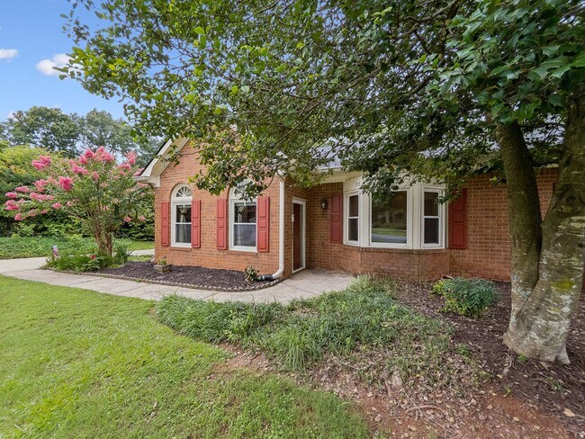 Building Photo - 153 Ponderosa Dr