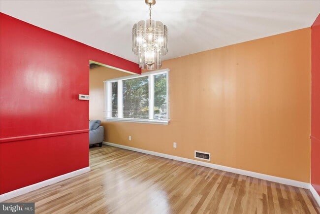 Building Photo - 2423 Harwood Rd