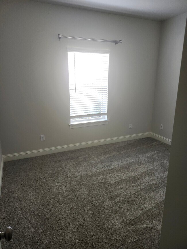 Building Photo - 4815 Bogey Ln