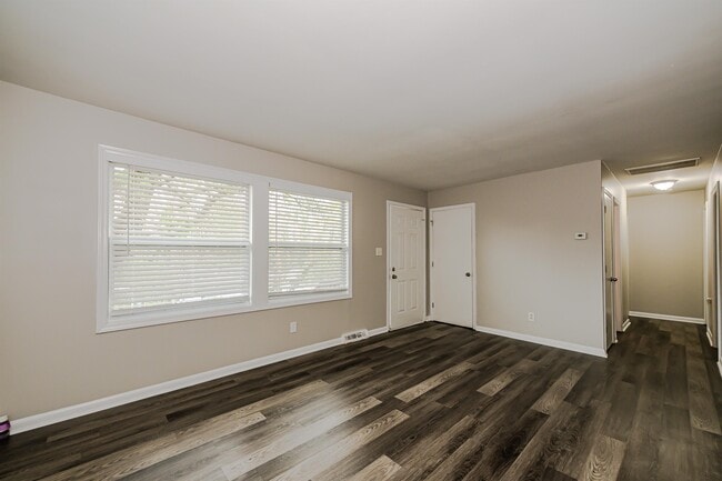 Building Photo - 735 Edgegreen Dr