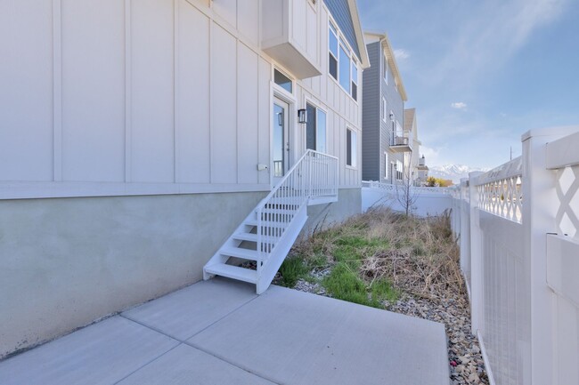 Building Photo - **Charming Home in Provo, UT 84401 – Avail...