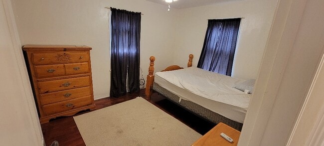 Building Photo - 705 N Elm St