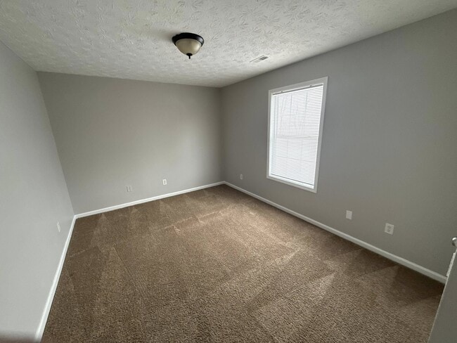 Building Photo - 112 Tanbark Dr