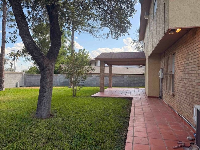 Building Photo - 901 Eden Ln