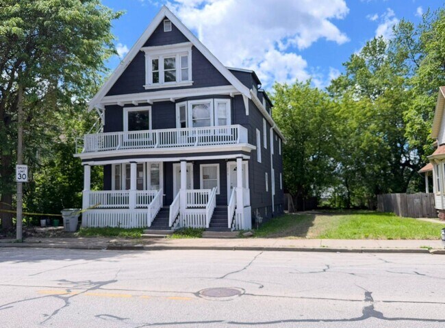 Building Photo - 2213-2215-2215 N Holton St