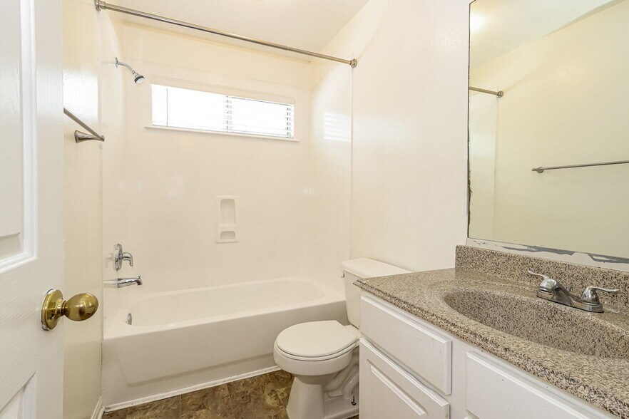 Building Photo - 1711 Rock Ridge Dr