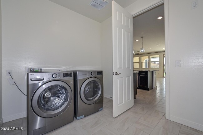 Building Photo - 7433 W Maya Way