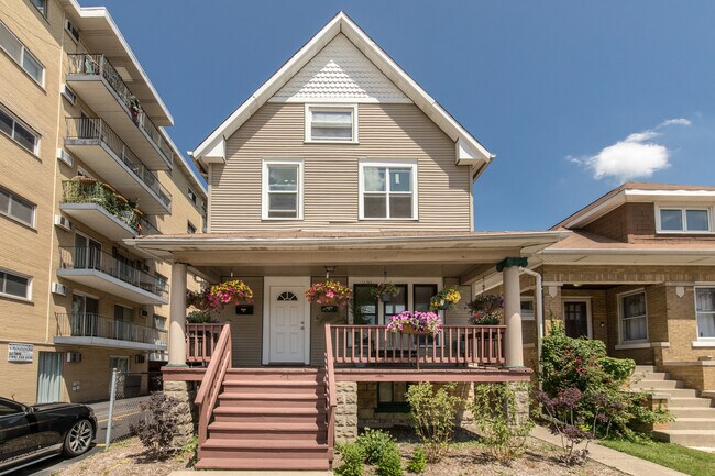 Building Photo - 328 Circle Ave