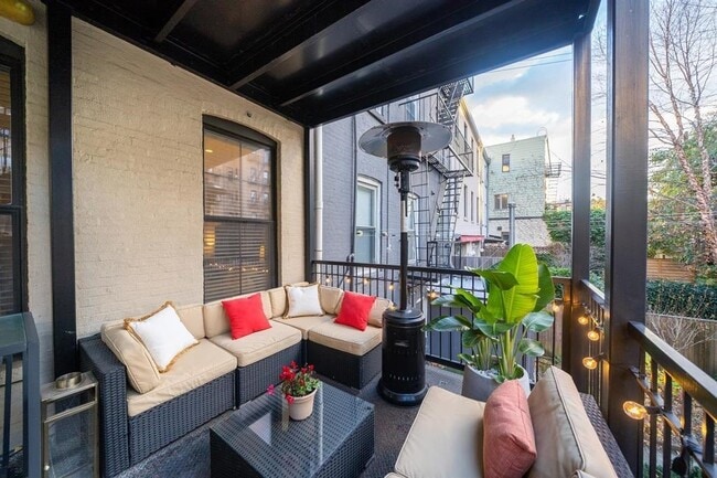 Building Photo - 822 Garden St