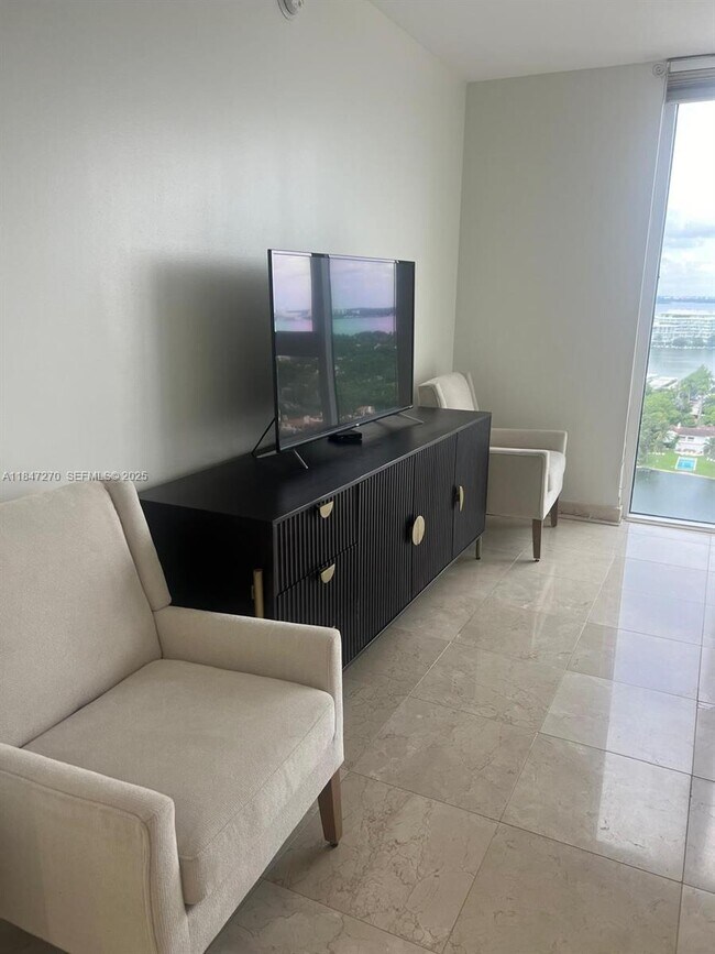 Building Photo - 4775 Collins Ave