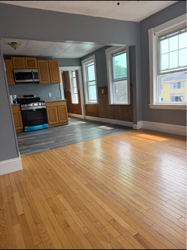 Building Photo - 157 Vernon St