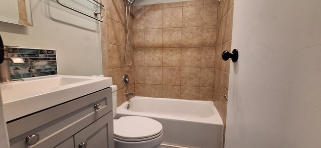 Building Photo - 2br - 2bd/1bth Two Stories | West Maui Tra...