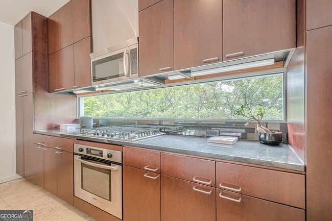 Building Photo - 2269 Briarwood Hills Dr NE