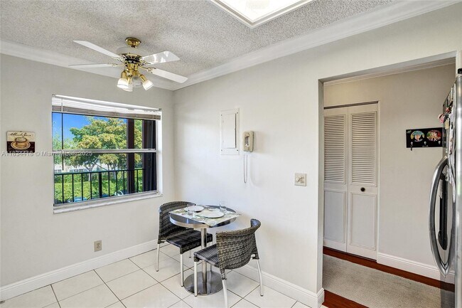 Building Photo - 370 NW 76th Ave