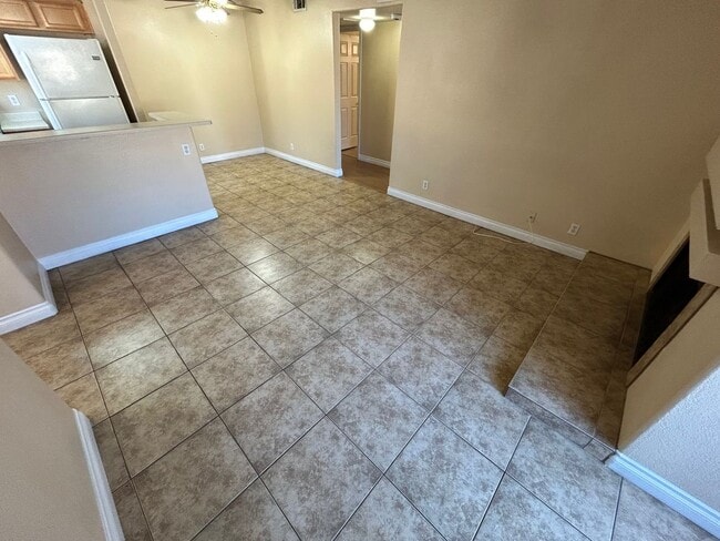 Building Photo - ***SPRING SPECIAL DEAL!! $600 OFF FIRST MONTHS RENT IF MOVED IN 2 WEEKS!!***  CHARMING EAST LAS V...