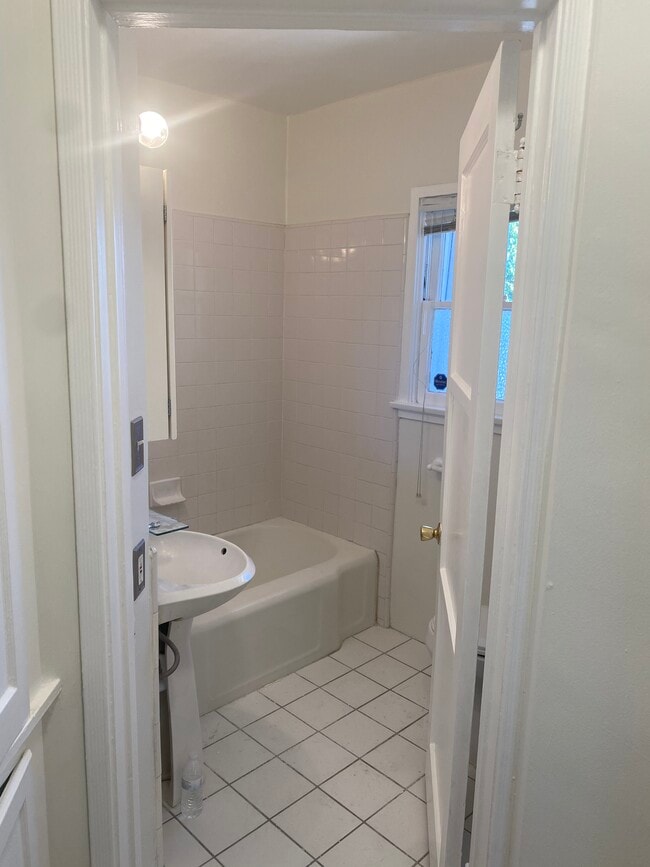 Bathroom - 2550 Greenfield Ave