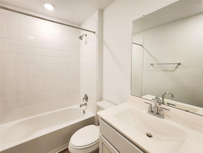 Building Photo - 205 Sweetwater Crk Ln