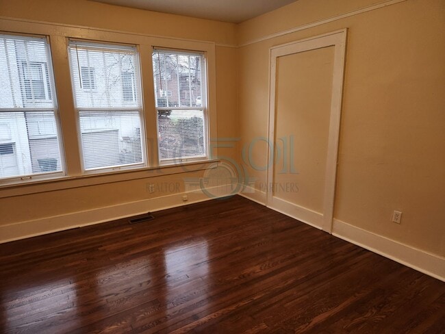 Building Photo - New Downtown Condo Feel With the Hillcrest Vibe!