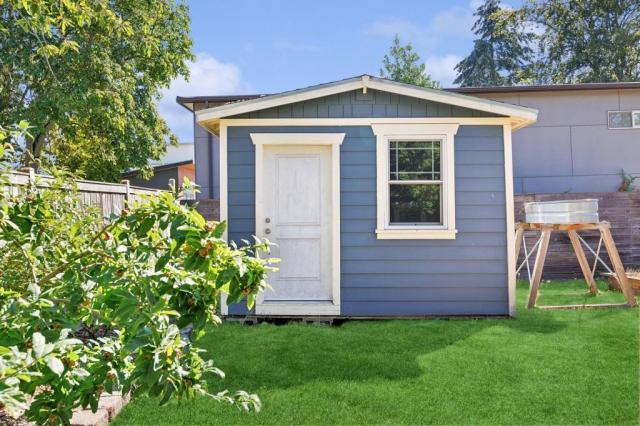 Building Photo - 3 bedroom in Seattle WA 98103
