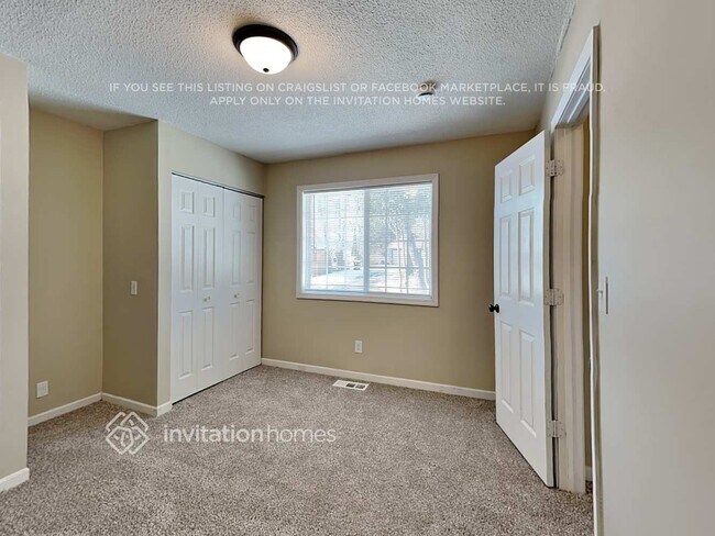 Building Photo - 1571 Racine Ave S