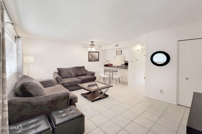 Building Photo - 7436 E Chaparral Rd