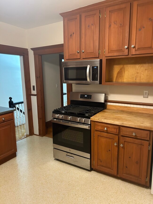 Building Photo - 22 Kingman Ave