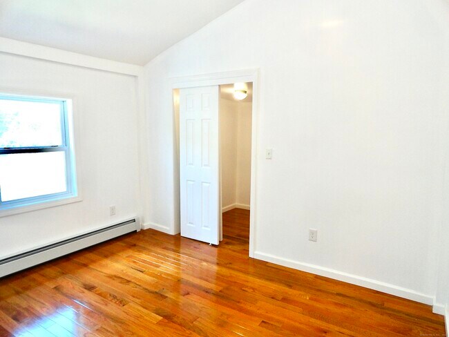 Building Photo - 23 Norfolk Rd