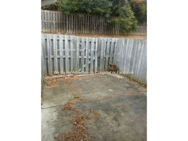 Building Photo - 405 Cityview Ln