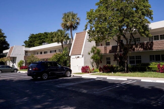 Building Photo - 4017 N Cypress Dr