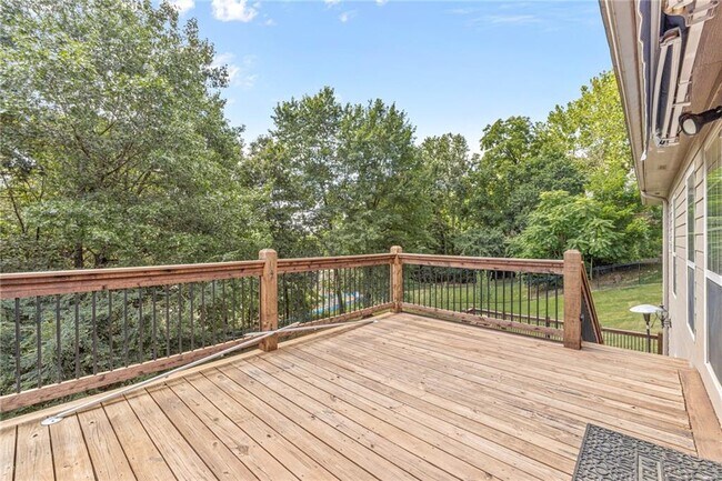 Building Photo - 621 Rockcliff Rd