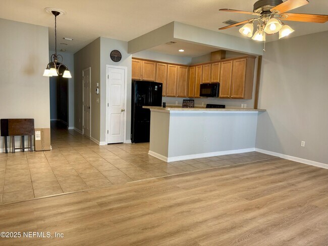 Building Photo - 580 Crystal Way