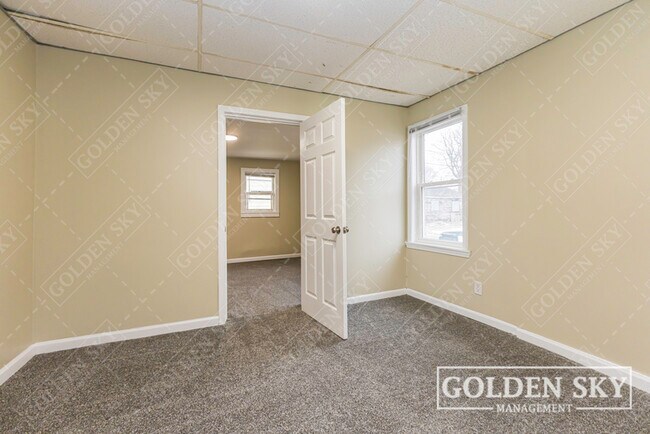 Building Photo - 615 S Mound St