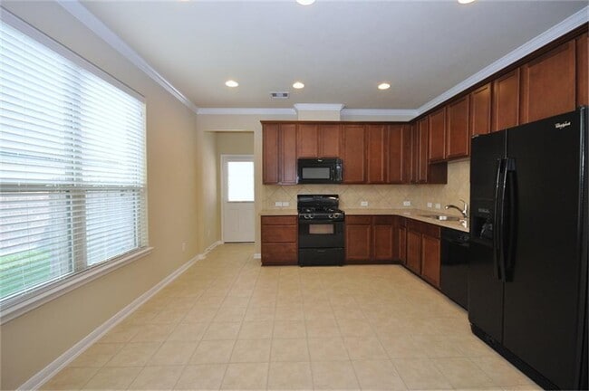 Building Photo - HOME WITH ALL THE UPGRADES! 4 BEDROOM 3 BATH