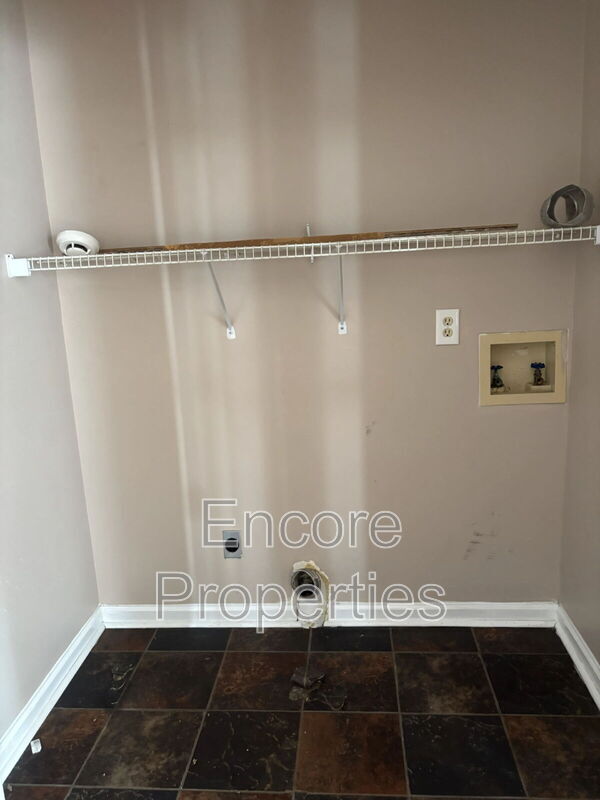 Building Photo - 2588 Gotts Ln