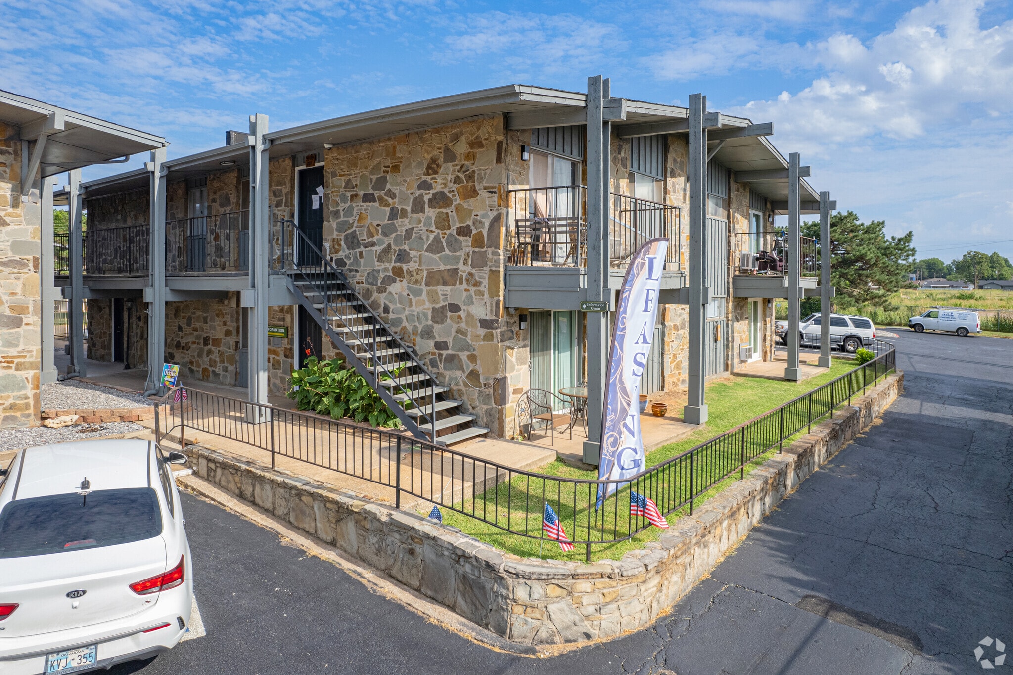 Oak Creek Community - The Vue at Oak Creek