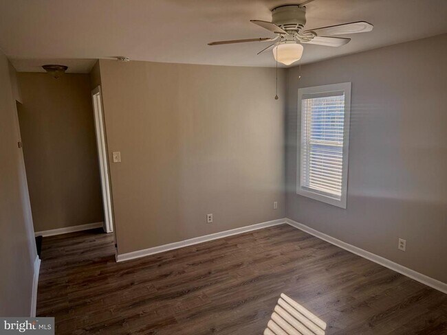 Building Photo - 220 Delsea Dr