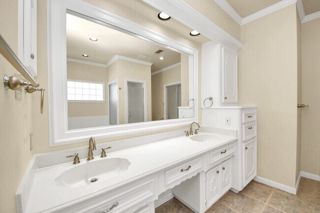 Building Photo - 10503 Great Plains Ln