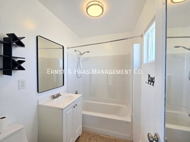 Building Photo - 873 E Turmont St