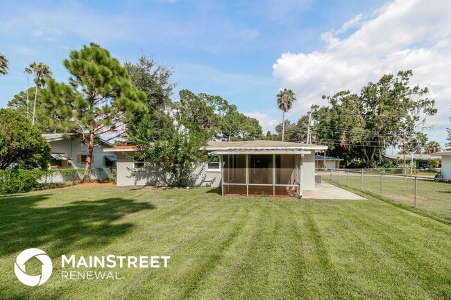 Building Photo - 7149 Wedgewood Dr