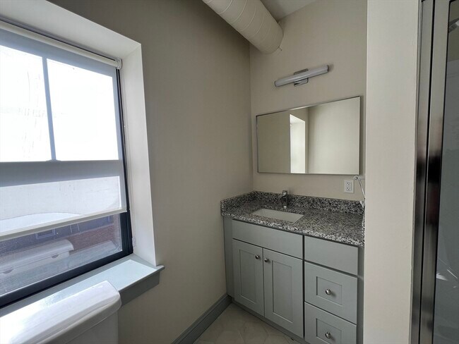 Building Photo - 160 Seabury St