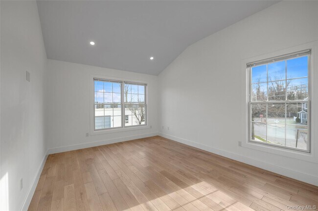 Building Photo - One Manhasset Ave