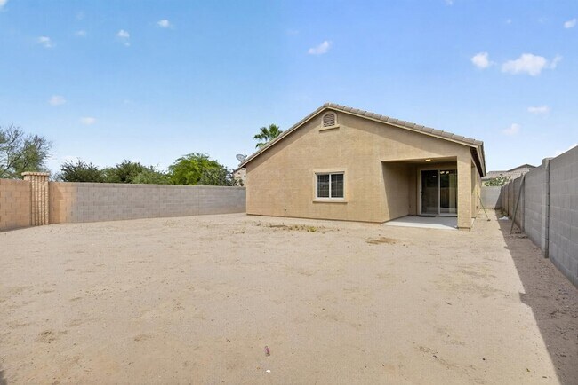 Building Photo - 1979 N Vista Ln